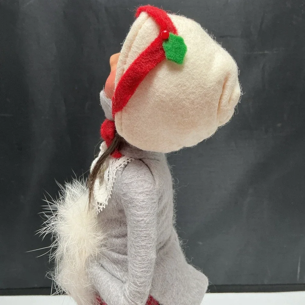 Byers Choice 1995 Limited Edition 34/100 Girl White Fur Muff Plaid Skirt RARE